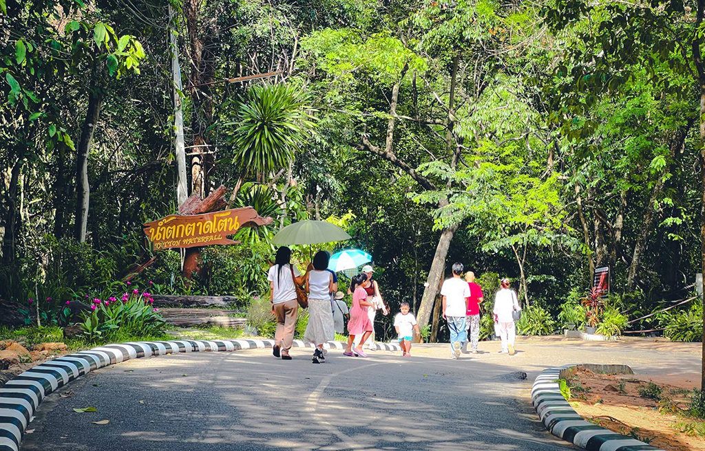 น้ำตกตาดโตน